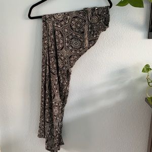 black and white flowy pants